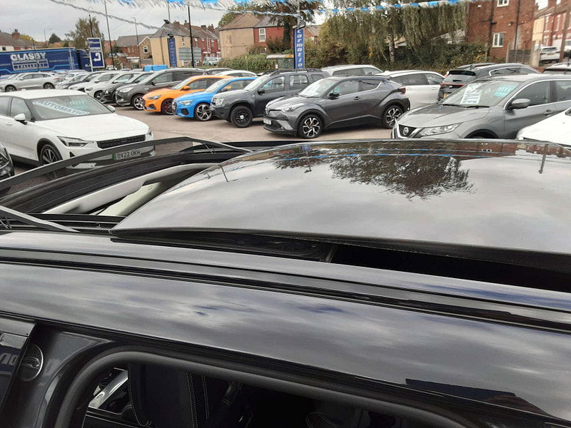 Land Rover Range Rover Velar 2.0 Range Rover Velar R-Dynamic HSE D240 Auto 4WD 5dr 5dr Automatic 2025