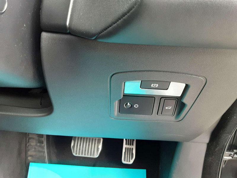 Land Rover Range Rover Velar 2.0 Range Rover Velar R-Dynamic HSE D240 Auto 4WD 5dr 5dr Automatic 2025