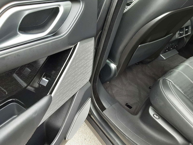 Land Rover Range Rover Velar 2.0 Range Rover Velar R-Dynamic HSE D240 Auto 4WD 5dr 5dr Automatic 2025