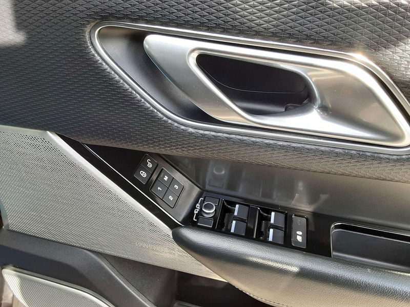 Land Rover Range Rover Velar 3.0 Range Rover Velar SE D300 Auto 4WD 5dr 5dr Automatic 2025
