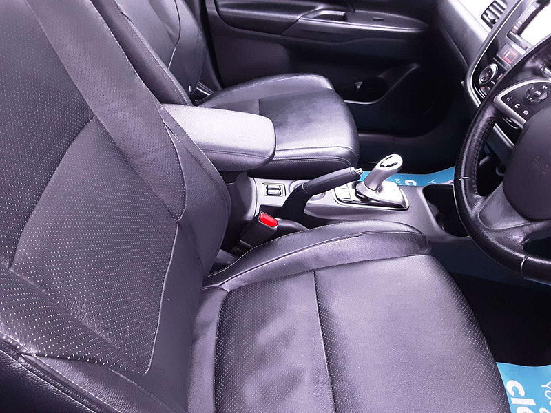 Mitsubishi Outlander 2.0 Outlander GX 4h PHEV Auto 4WD 5dr 5dr Automatic 2026