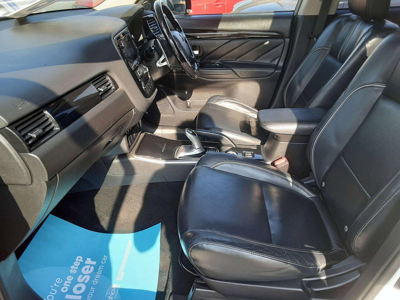 Mitsubishi Outlander 2.0 Outlander GX 4h PHEV Semi-Auto 4WD 5dr 5dr Automatic 2026