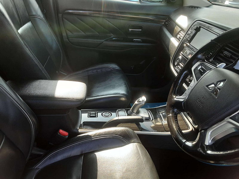 Mitsubishi Outlander 2.0 Outlander GX 4h PHEV Semi-Auto 4WD 5dr 5dr Automatic 2026