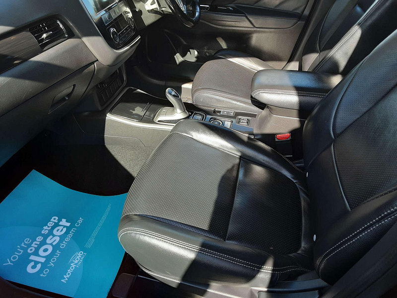 Mitsubishi Outlander 2.0 Outlander Juro PHEV CVT 4WD 5dr 5dr Automatic 2025