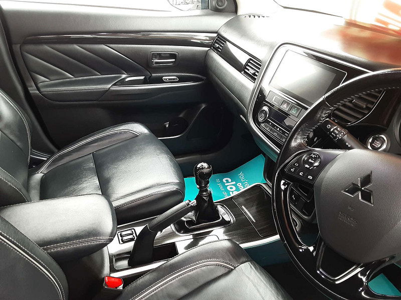 Mitsubishi Outlander 2.3 Outlander DI-D 4 4WD 5dr 5dr Manual 2026