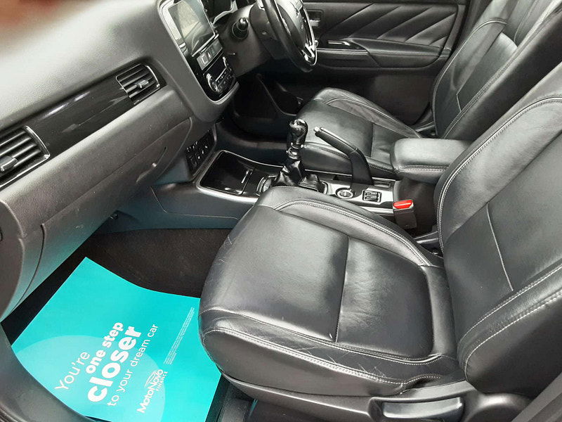 Mitsubishi Outlander 2.3 Outlander DI-D 4 4WD 5dr 5dr Manual 2026