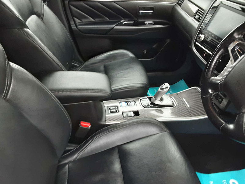 Mitsubishi Outlander 2.4 Outlander Dynamic PHEV CVT 4WD 5dr 5dr Automatic 2025