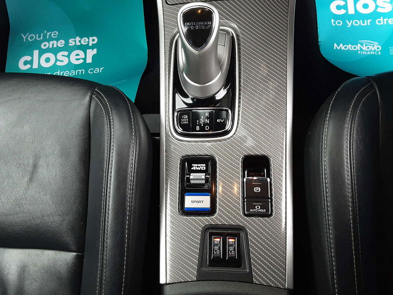 Mitsubishi Outlander 2.4 Outlander Dynamic PHEV CVT 4WD 5dr 5dr Automatic 2025