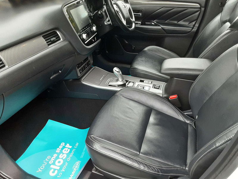 Mitsubishi Outlander 2.4 Outlander Dynamic PHEV CVT 4WD 5dr 5dr Automatic 2026