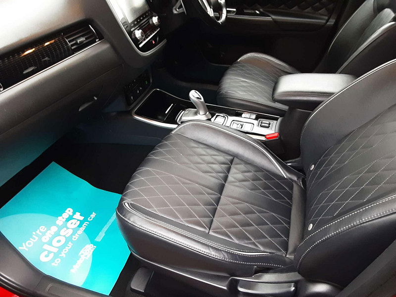 Mitsubishi Outlander 2.4 Outlander Exceed PHEV CVT 4WD 5dr 5dr Automatic 2025