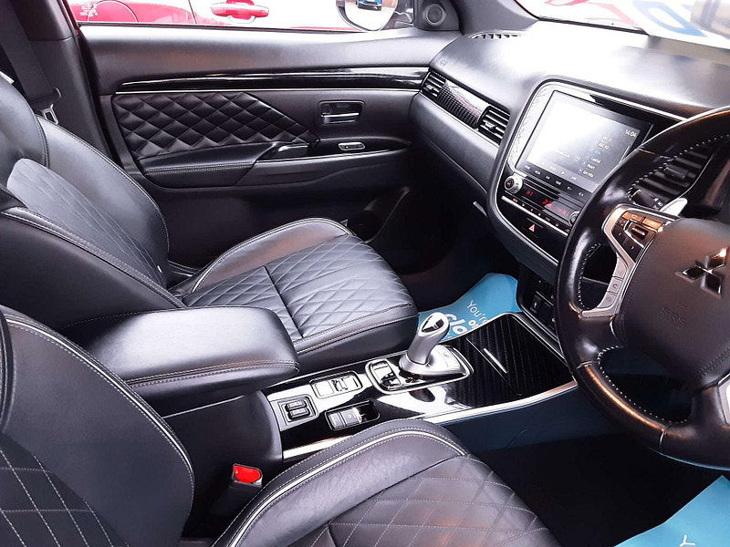 Mitsubishi Outlander 2.4 Outlander Exceed PHEV CVT 4WD 5dr 5dr Automatic 2025