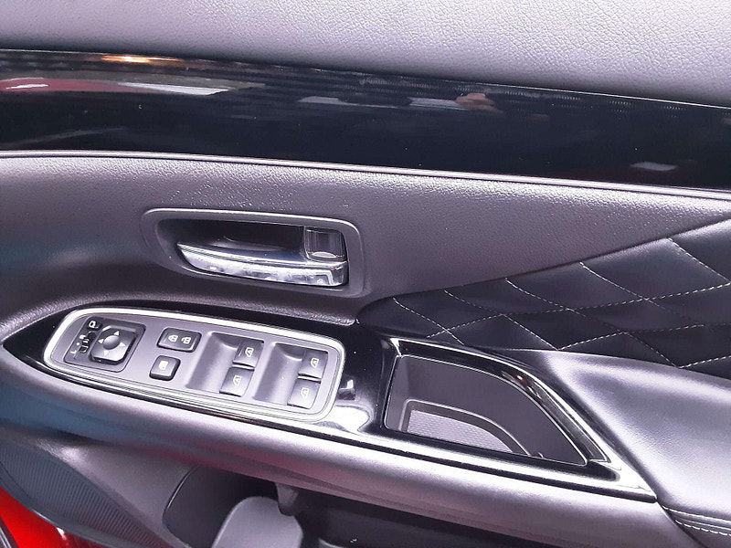 Mitsubishi Outlander 2.4 Outlander Exceed PHEV CVT 4WD 5dr 5dr Automatic 2025