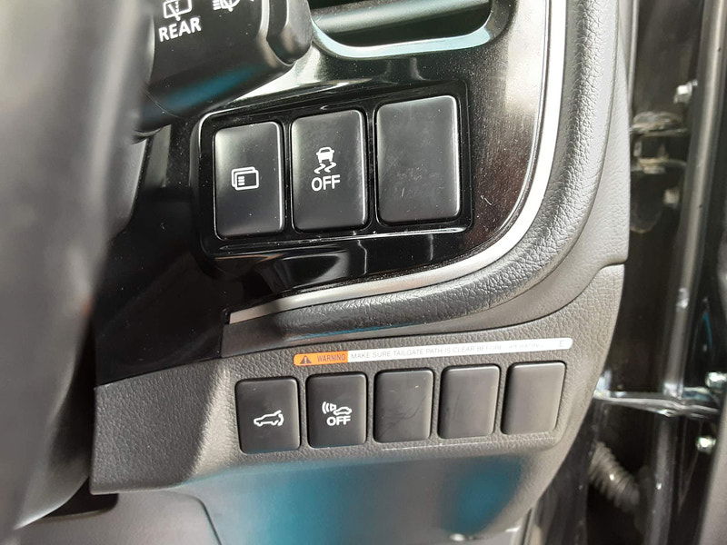 Mitsubishi Outlander 2.4h TwinMotor 13.8kWh 4h CVT 4WD Euro 6 (s/s) 5dr 5dr Automatic 2025