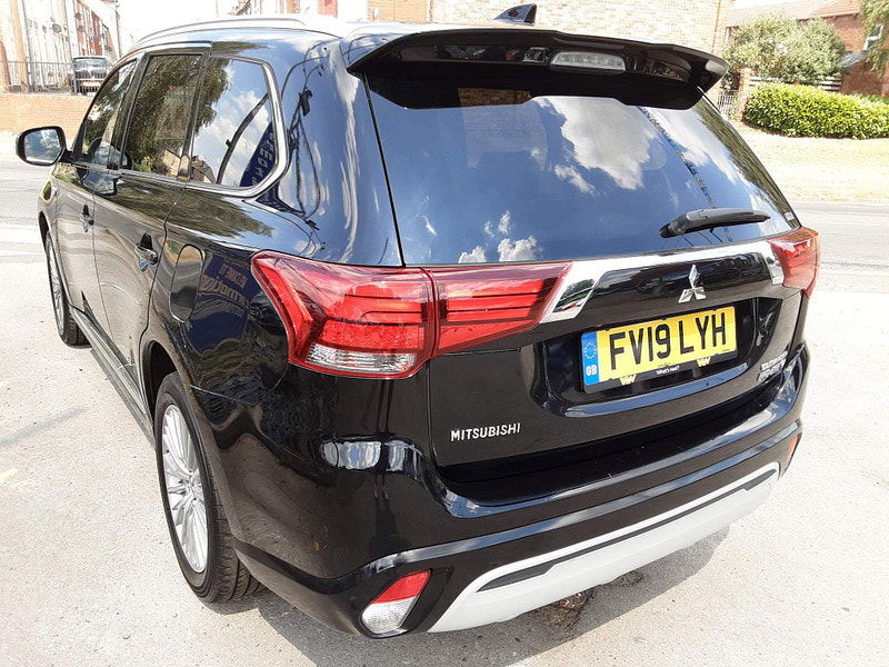 Mitsubishi Outlander 2.4h TwinMotor 13.8kWh 4h CVT 4WD Euro 6 (s/s) 5dr 5dr Automatic 2025