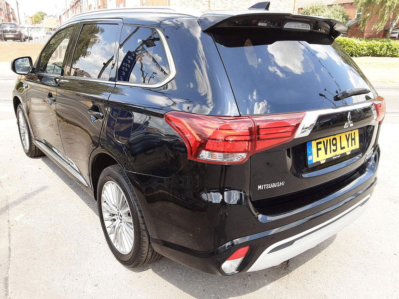 Mitsubishi Outlander 2.4h TwinMotor 13.8kWh 4h CVT 4WD Euro 6 (s/s) 5dr 5dr Automatic 2025