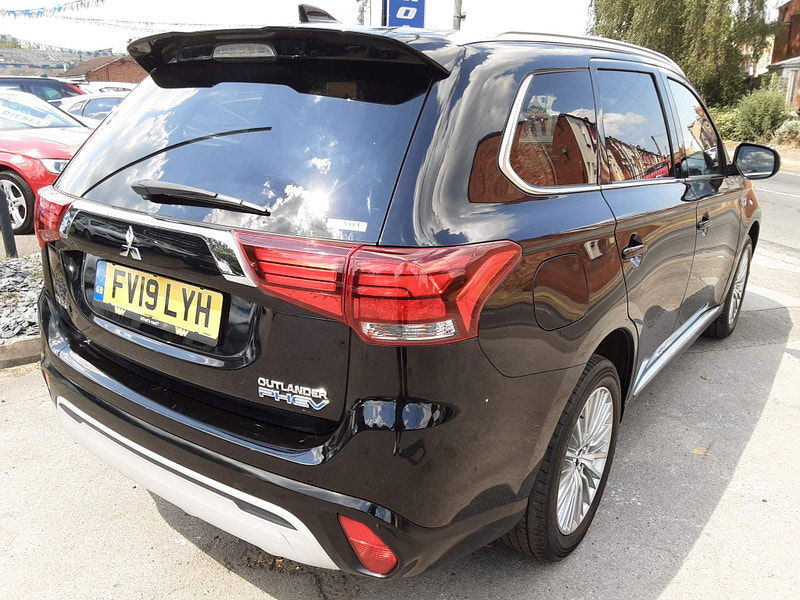 Mitsubishi Outlander 2.4h TwinMotor 13.8kWh 4h CVT 4WD Euro 6 (s/s) 5dr 5dr Automatic 2025