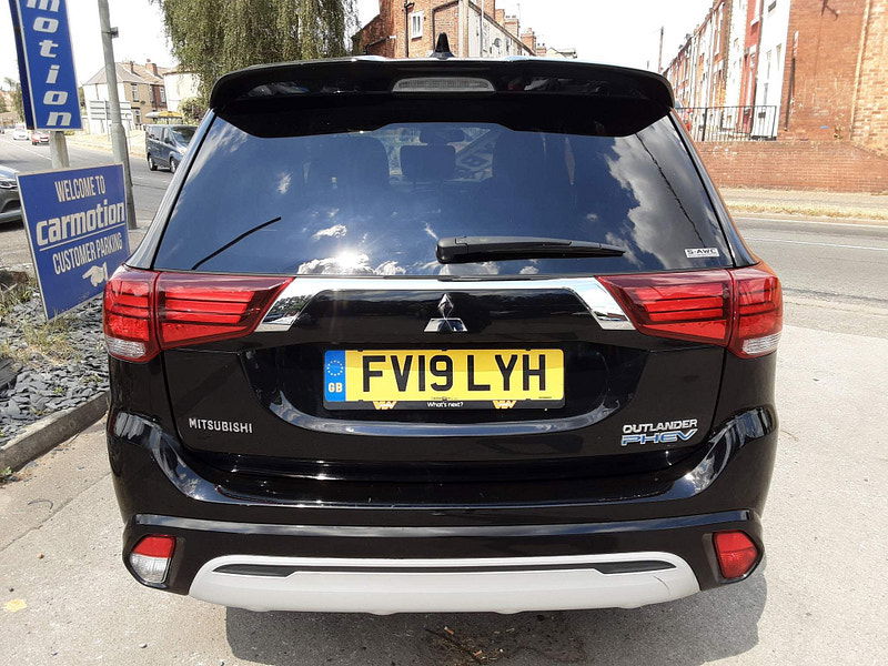 Mitsubishi Outlander 2.4h TwinMotor 13.8kWh 4h CVT 4WD Euro 6 (s/s) 5dr 5dr Automatic 2025