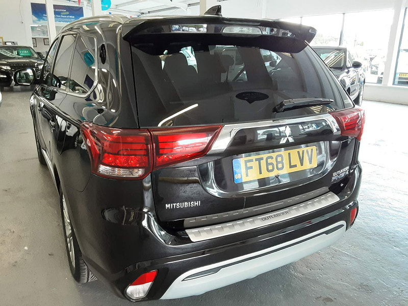Mitsubishi Outlander 2.4h TwinMotor 13.8kWh 4h CVT 4WD Euro 6 (s/s) 5dr 5dr Automatic 2025