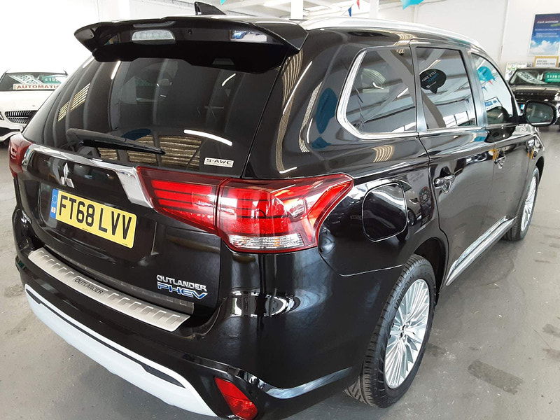 Mitsubishi Outlander 2.4h TwinMotor 13.8kWh 4h CVT 4WD Euro 6 (s/s) 5dr 5dr Automatic 2025