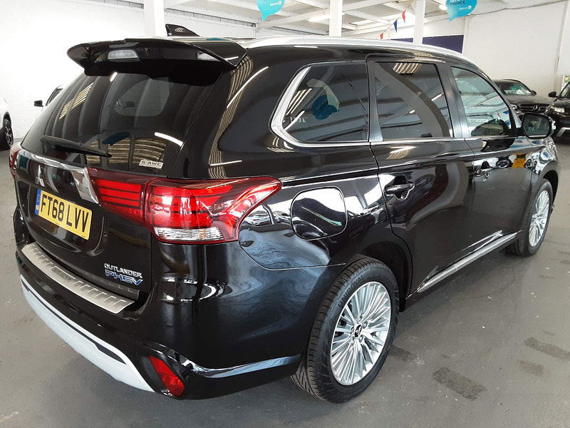 Mitsubishi Outlander 2.4h TwinMotor 13.8kWh 4h CVT 4WD Euro 6 (s/s) 5dr 5dr Automatic 2025