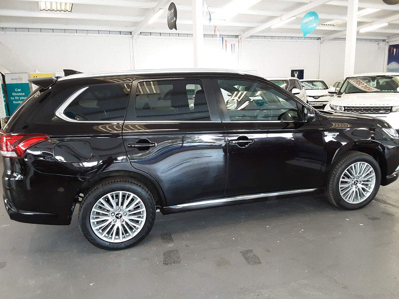 Mitsubishi Outlander 2.4h TwinMotor 13.8kWh 4h CVT 4WD Euro 6 (s/s) 5dr 5dr Automatic 2025