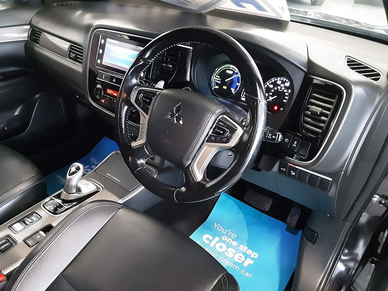 Mitsubishi Outlander 2.4h TwinMotor 13.8kWh 4h CVT 4WD Euro 6 (s/s) 5dr 5dr Automatic 2025