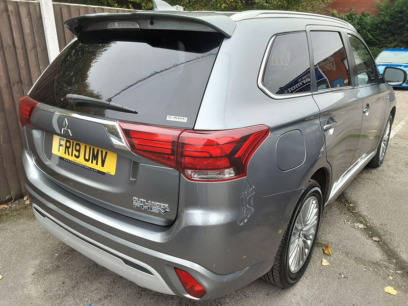 Mitsubishi Outlander 2.4h TwinMotor 13.8kWh 4h CVT 4WD Euro 6 (s/s) 5dr 5dr Automatic 2024