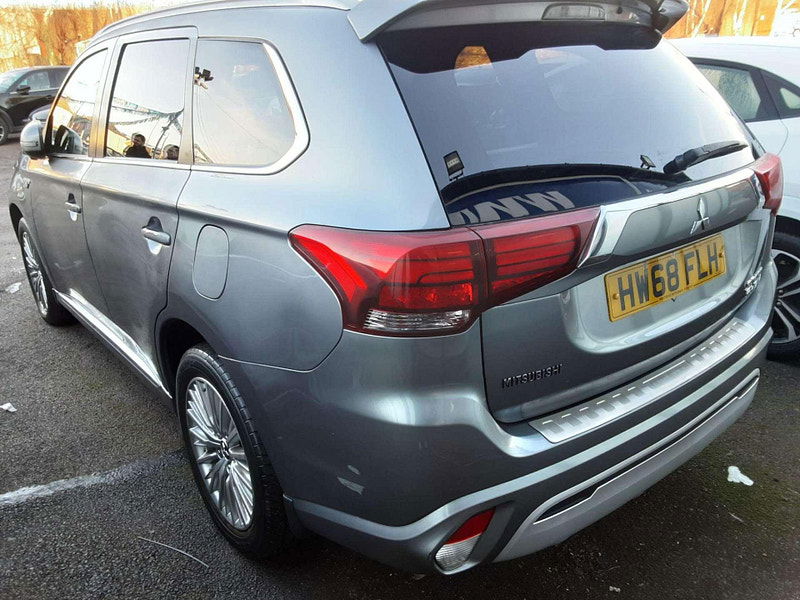 Mitsubishi Outlander 2.4h TwinMotor 13.8kWh 4h CVT 4WD Euro 6 (s/s) 5dr 5dr Automatic 2025