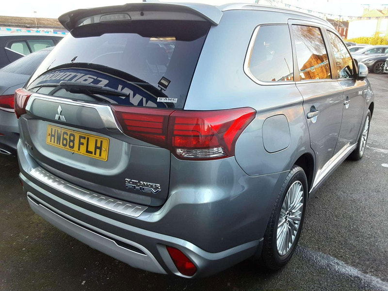 Mitsubishi Outlander 2.4h TwinMotor 13.8kWh 4h CVT 4WD Euro 6 (s/s) 5dr 5dr Automatic 2025