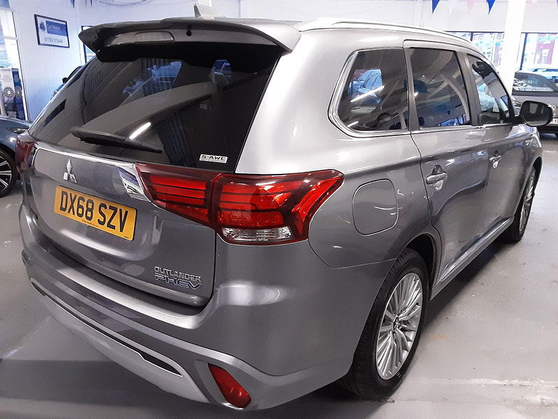 Mitsubishi Outlander 2.4h TwinMotor 13.8kWh 5h CVT 4WD Euro 6 (s/s) 5dr 5dr Automatic 2024