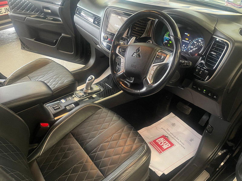 Mitsubishi Outlander 2.4h TwinMotor 13.8kWh Exceed Safety CVT 4WD Euro 6 (s/s) 5dr 5dr Automatic 2025