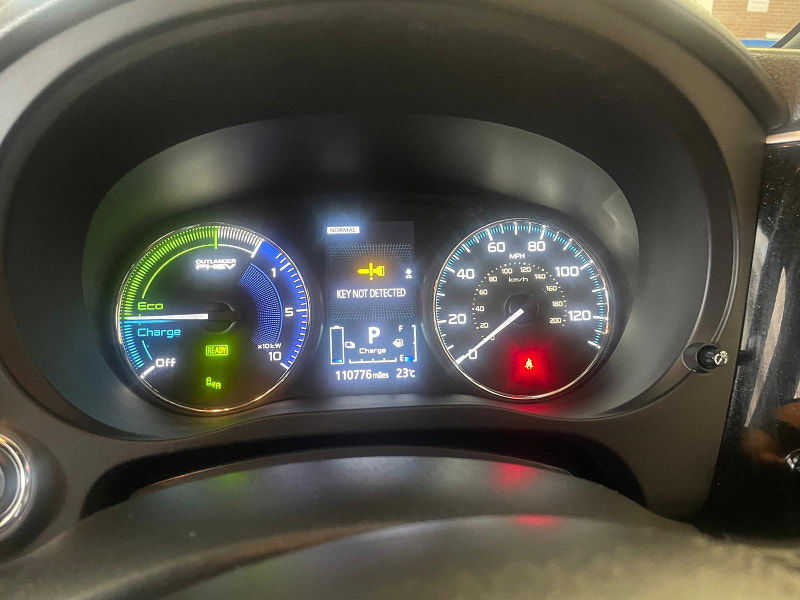 Mitsubishi Outlander 2.4h TwinMotor 13.8kWh Exceed Safety CVT 4WD Euro 6 (s/s) 5dr 5dr Automatic 2025