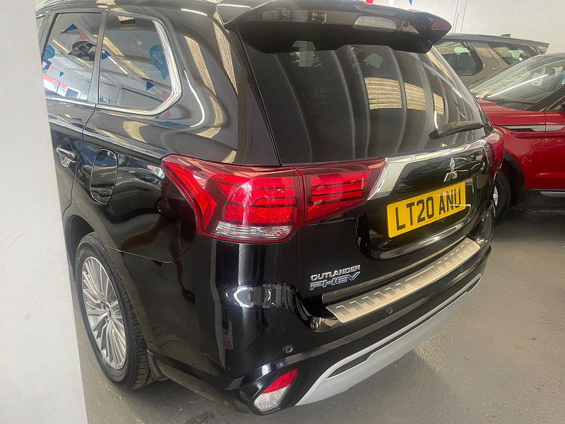 Mitsubishi Outlander 2.4h TwinMotor 13.8kWh Exceed Safety CVT 4WD Euro 6 (s/s) 5dr 5dr Automatic 2025