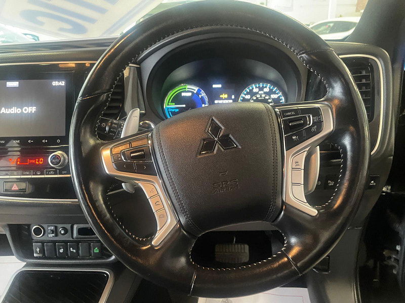 Mitsubishi Outlander 2.4h TwinMotor 13.8kWh Exceed Safety CVT 4WD Euro 6 (s/s) 5dr 5dr Automatic 2025