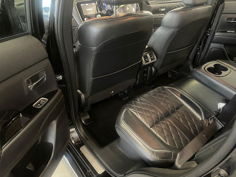 Mitsubishi Outlander 2.4h TwinMotor 13.8kWh Exceed Safety CVT 4WD Euro 6 (s/s) 5dr 5dr Automatic 2025