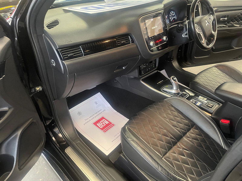 Mitsubishi Outlander 2.4h TwinMotor 13.8kWh Exceed Safety CVT 4WD Euro 6 (s/s) 5dr 5dr Automatic 2025