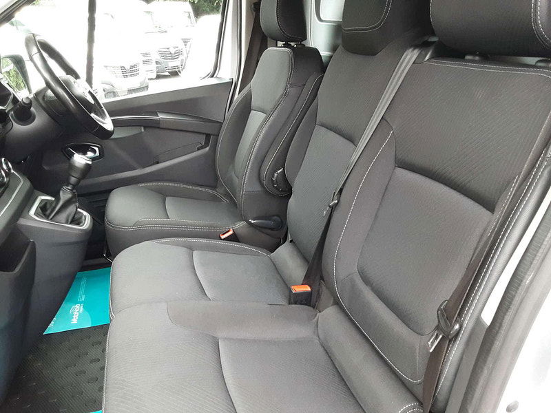 Nissan Primastar 2.0 Primastar Tekna dCi 2dr Manual 2025