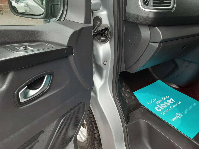 Nissan Primastar 2.0 Primastar Tekna dCi 2dr Manual 2026