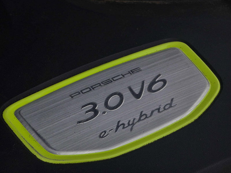 Porsche Cayenne 3.0 Cayenne V6 Platinum Edition E-Hybrid A 4WD 5dr 5dr Automatic 2026