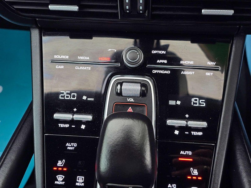 Porsche Cayenne 3.0 Cayenne V6 Platinum Edition E-Hybrid A 4WD 5dr 5dr Automatic 2026