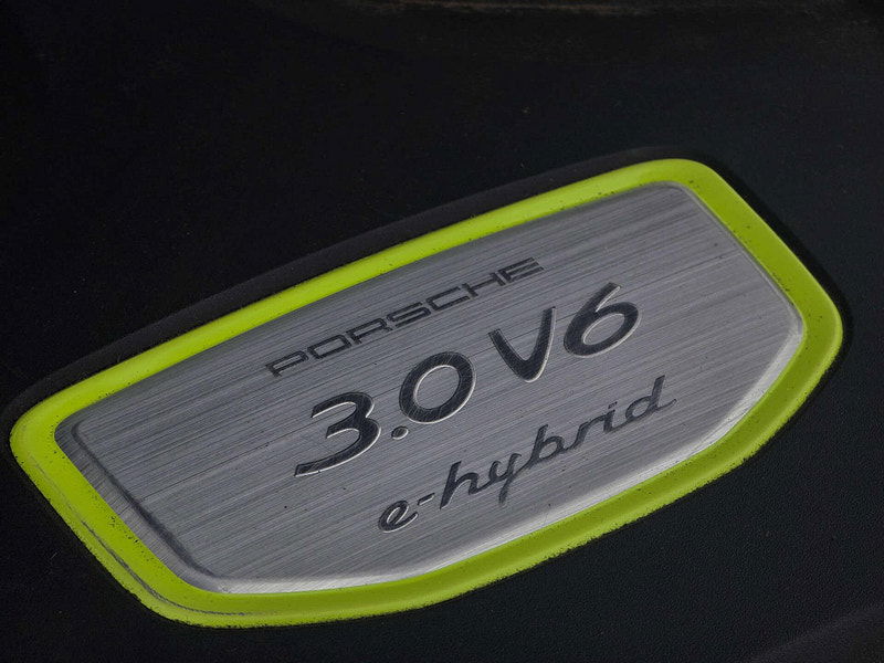 Porsche Cayenne 3.0 Cayenne V6 Platinum Edition E-Hybrid A 4WD 5dr 5dr Automatic 2026