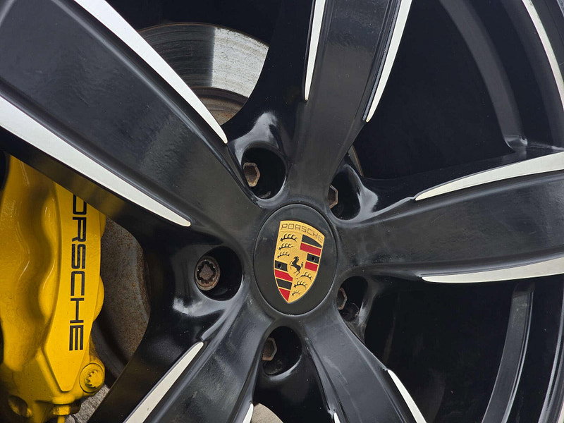 Porsche Cayenne 3.0 Cayenne V6 Platinum Edition E-Hybrid A 4WD 5dr 5dr Automatic 2026