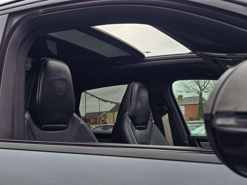 Porsche Cayenne 3.0 Cayenne V6 Platinum Edition E-Hybrid A 4WD 5dr 5dr Automatic 2026