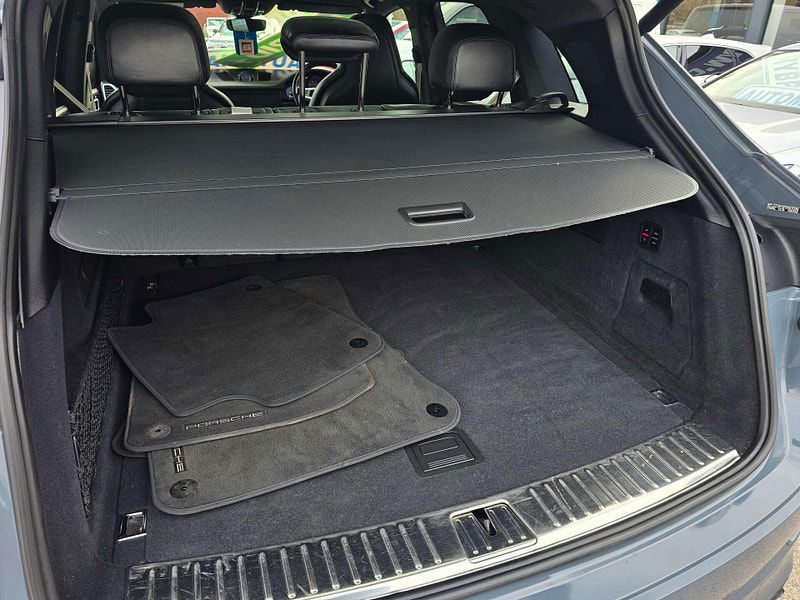 Porsche Cayenne 3.0 Cayenne V6 Platinum Edition E-Hybrid A 4WD 5dr 5dr Automatic 2026