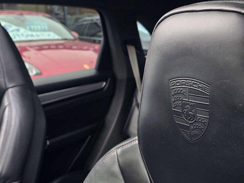 Porsche Cayenne 3.0 Cayenne V6 Platinum Edition E-Hybrid A 4WD 5dr 5dr Automatic 2026