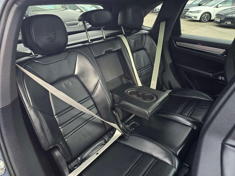 Porsche Cayenne 3.0 Cayenne V6 Platinum Edition E-Hybrid A 4WD 5dr 5dr Automatic 2026