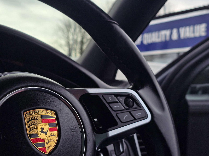 Porsche Cayenne 3.0 Cayenne V6 Platinum Edition E-Hybrid A 4WD 5dr 5dr Automatic 2026