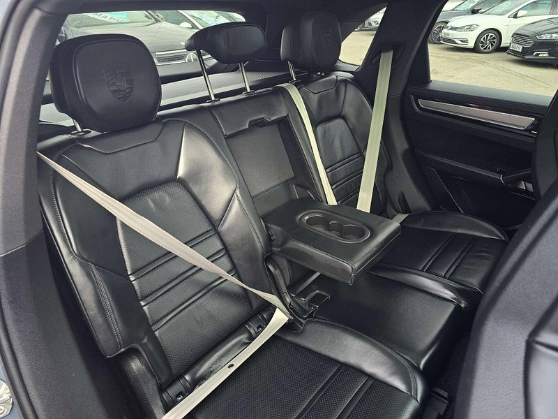 Porsche Cayenne 3.0 Cayenne V6 Platinum Edition E-Hybrid A 4WD 5dr 5dr Automatic 2026