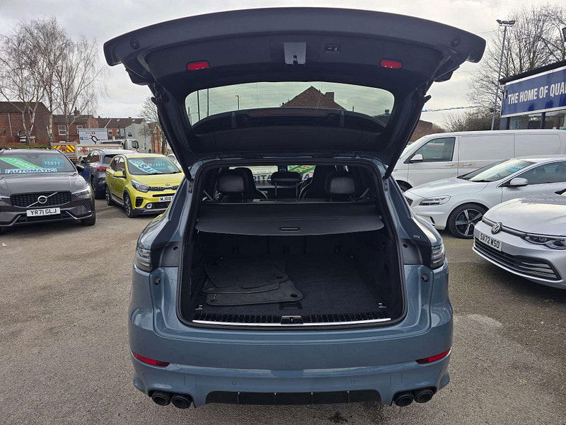 Porsche Cayenne 3.0 Cayenne V6 Platinum Edition E-Hybrid A 4WD 5dr 5dr Automatic 2026