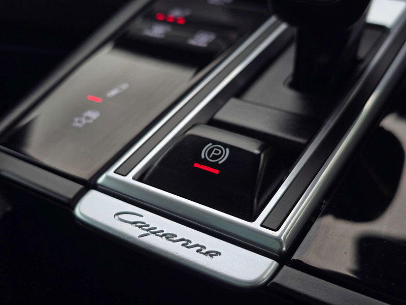 Porsche Cayenne 3.0 Cayenne V6 Platinum Edition E-Hybrid A 4WD 5dr 5dr Automatic 2026